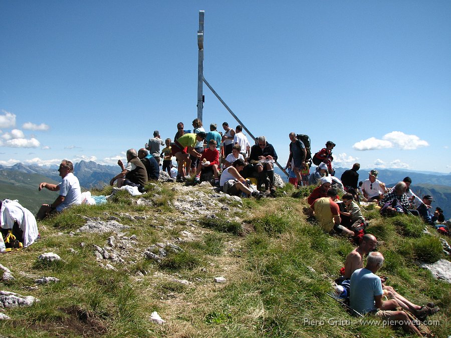 alben16ag08 069.jpg - Pranzo al sacco ammirando uno splendido panorama a 360°